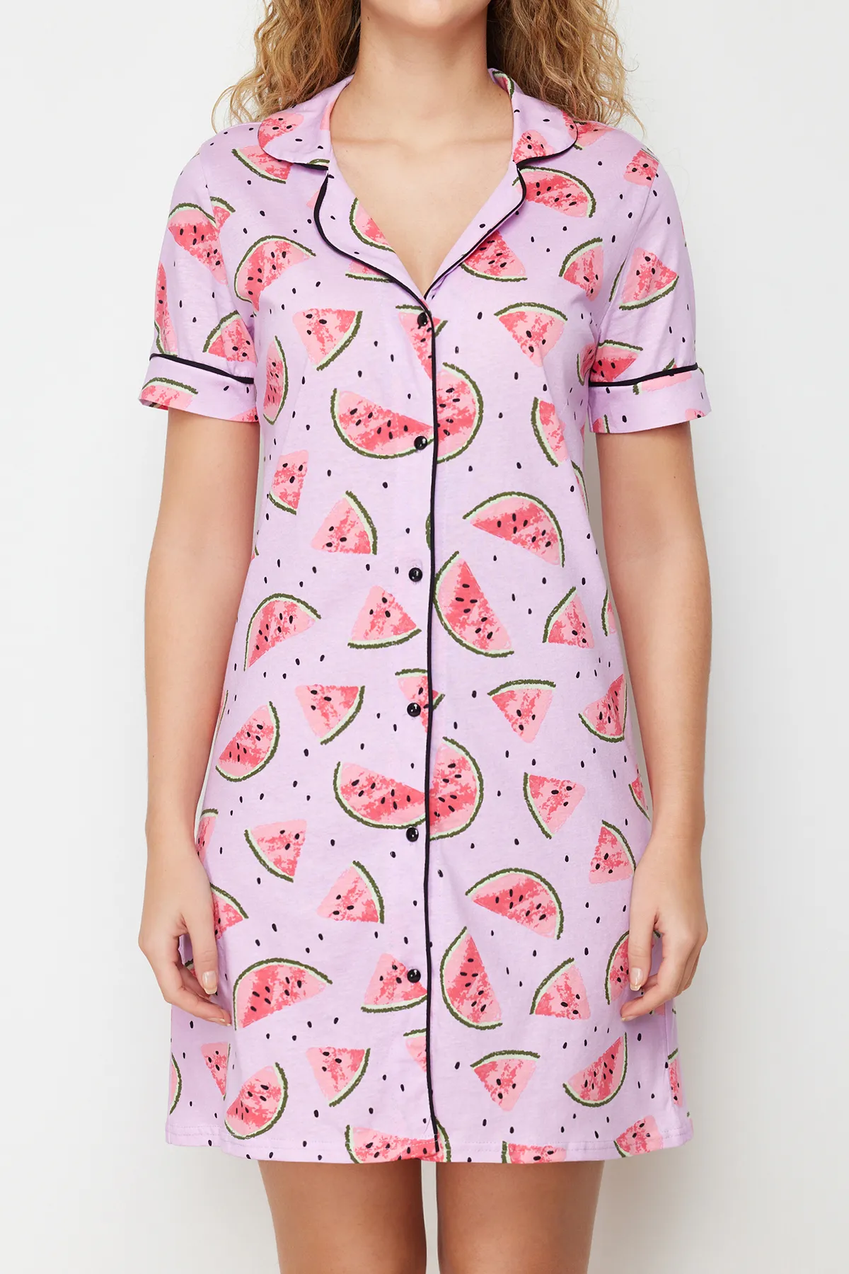 Trendyol Collection  Rosa gestricktes Nachthemd aus 100 % Baumwolle mit Wassermelonenmuster und Paspelierung THMSS24GC00010