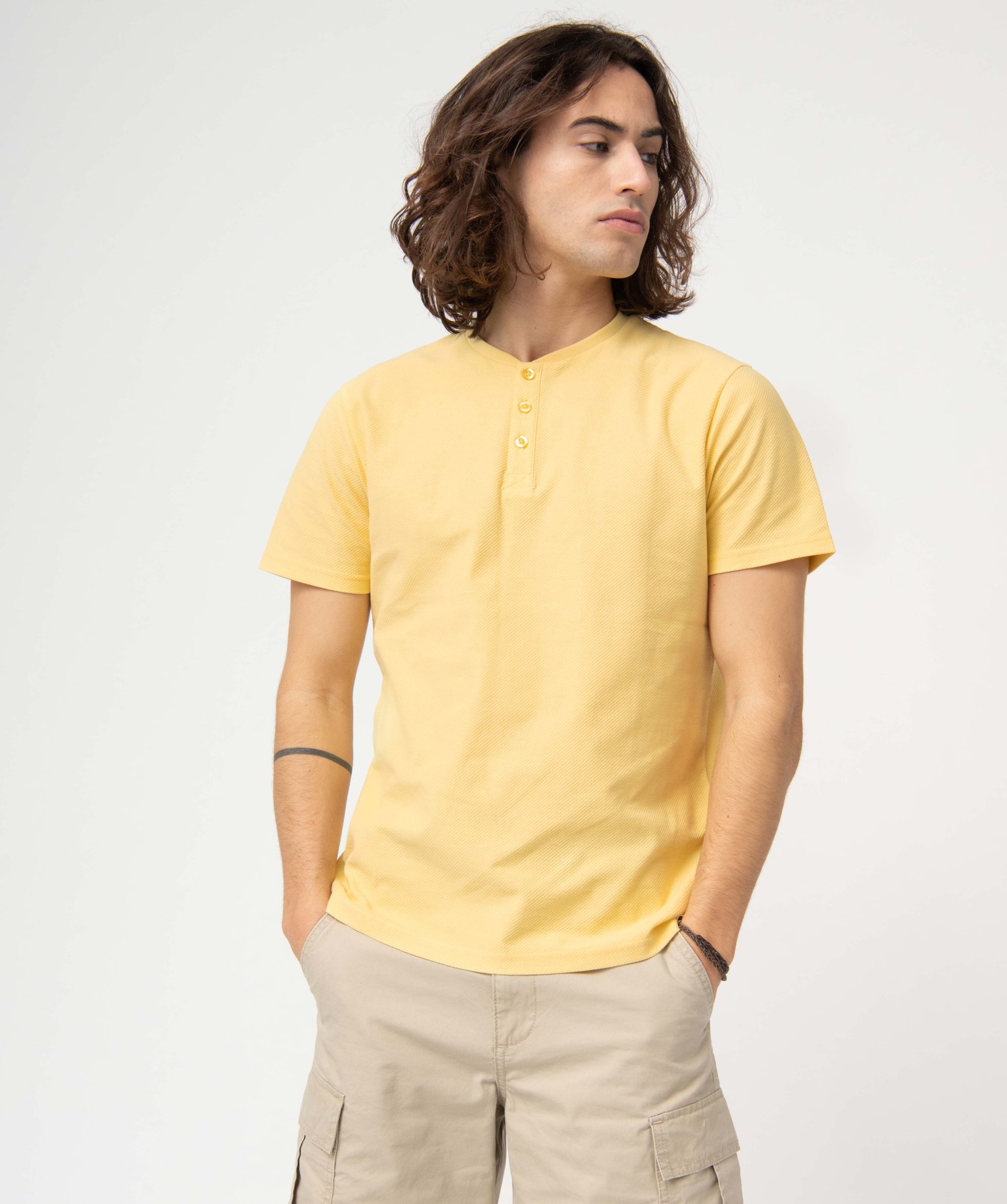 Tee-shirt homme col tunisien en maille texturée jaune | GEMO