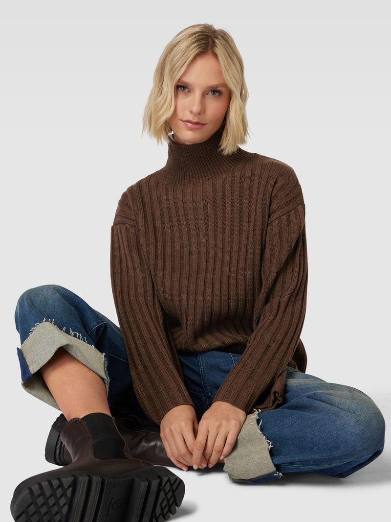 Strickpullover mit Trompetenärmel Modell 'Pory' in dunkelbraun