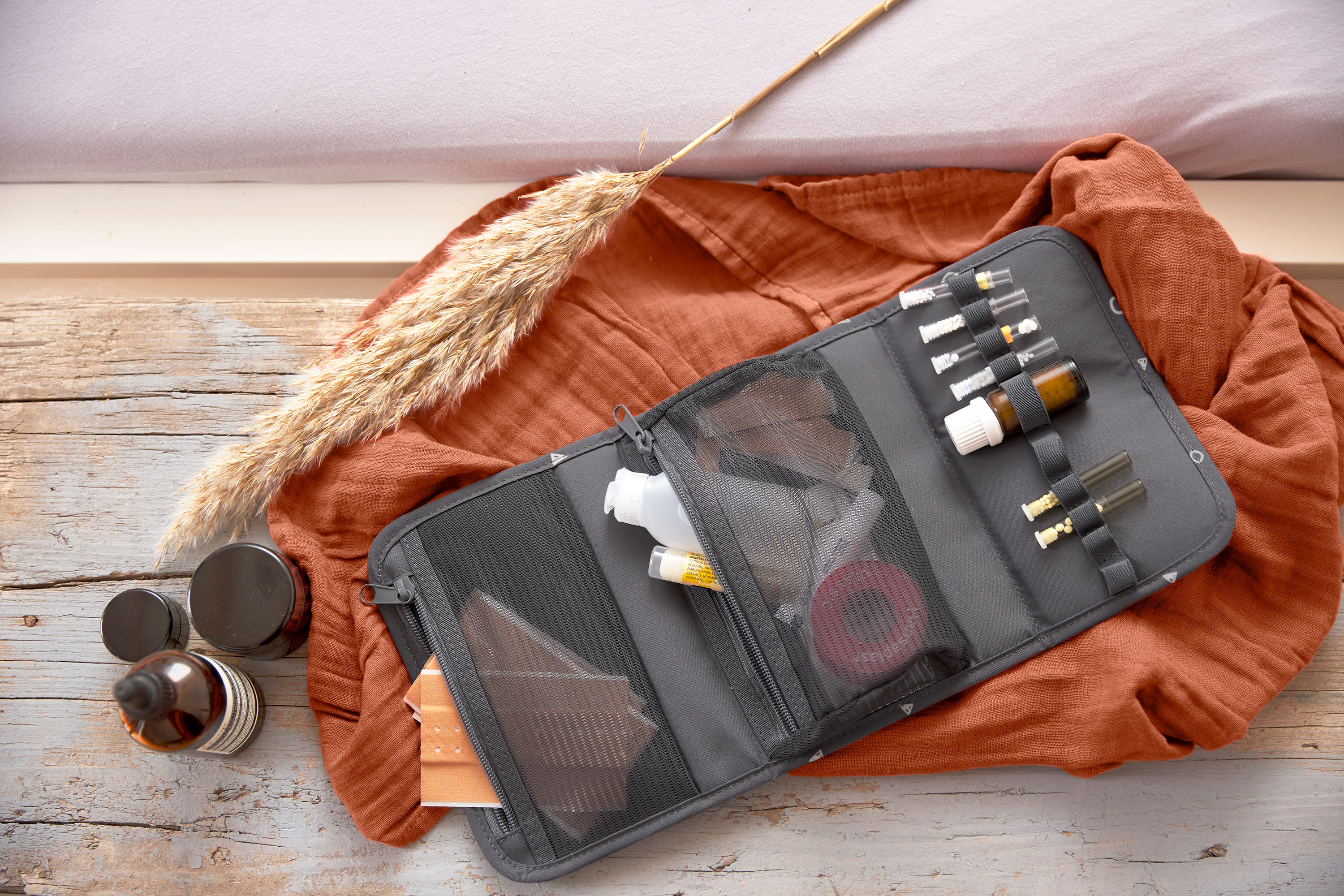 Erste-Hilfe-Set - Universe anthracite, Anthrazit