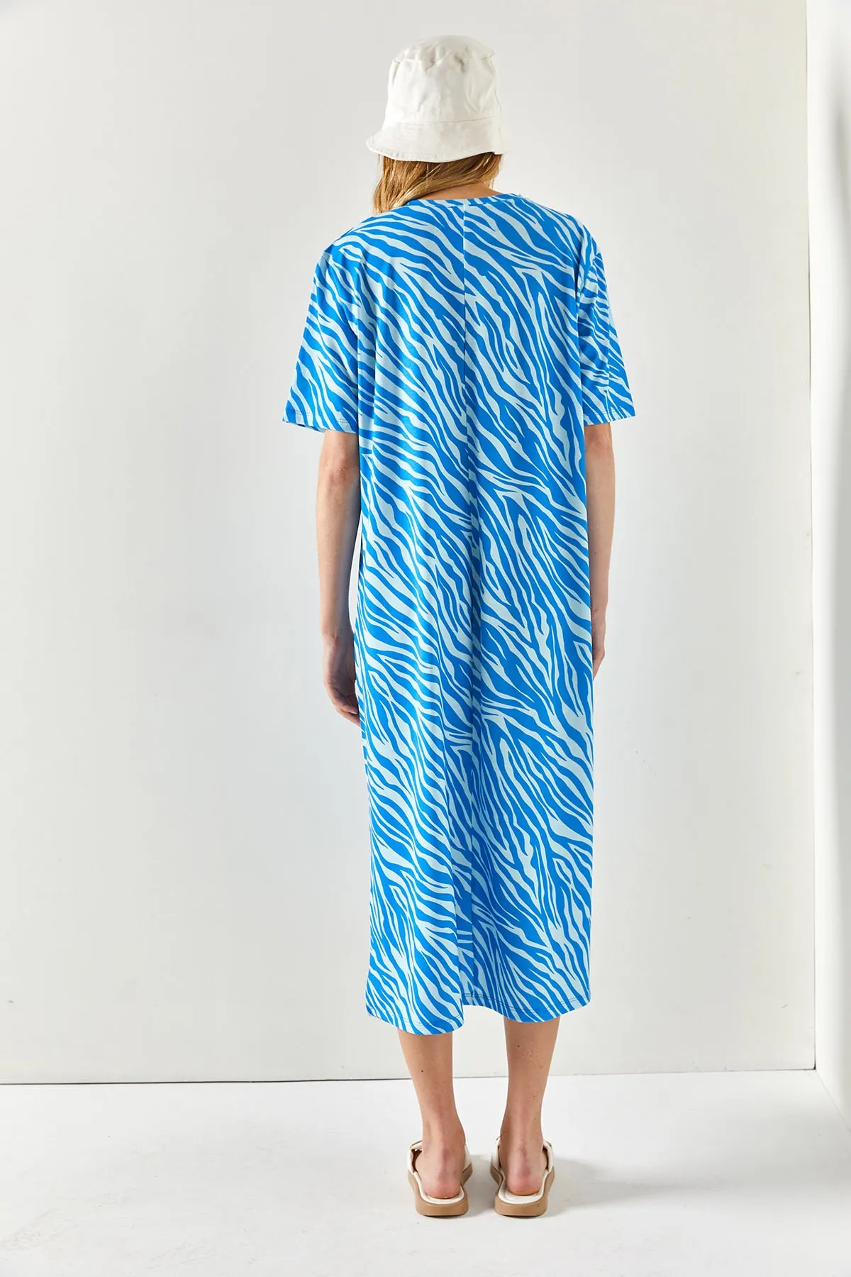 Olalook  Viskoseblaues, seitlich geschlitztes, übergroßes Baumwollkleid für Damen ELB-19001880