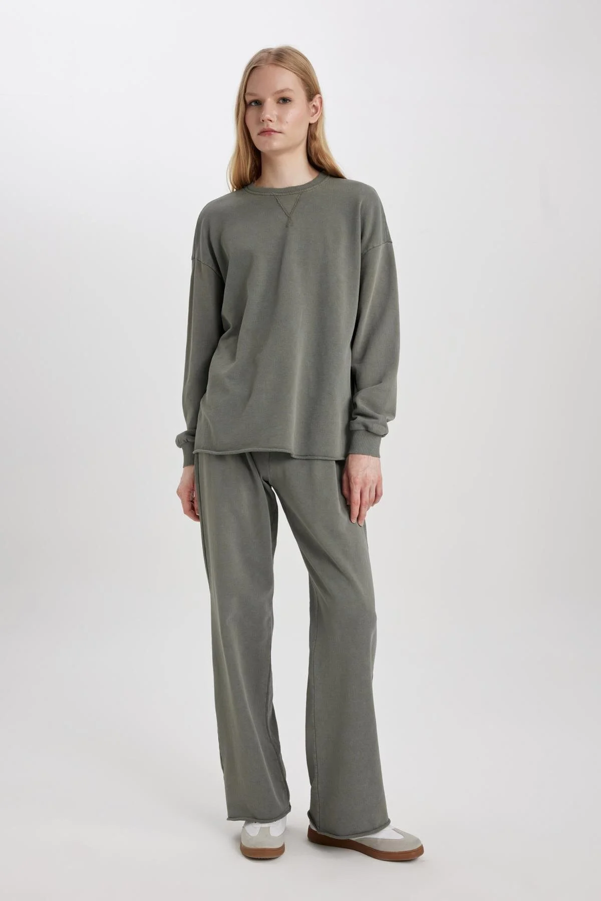 DeFacto  Jogginghose mit weitem Bein und heller Waschung C2818ax24sp