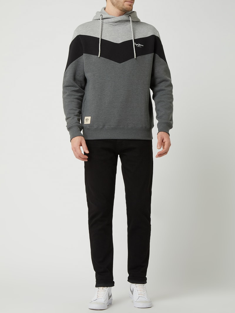 Slim Tapered Fit Jeans mit Stretch-Anteil Modell '512' in schwarz
