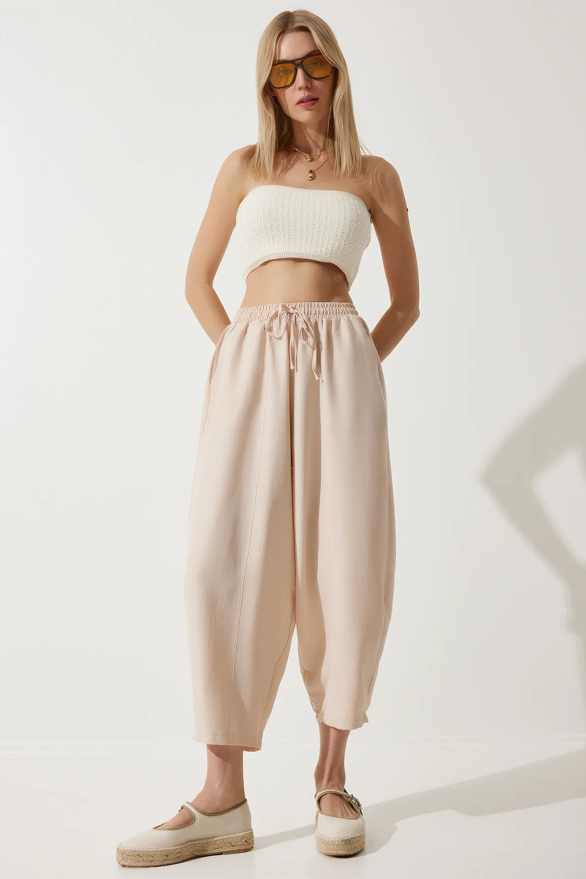 Happiness İstanbul  Cremefarbene Shalwar-Hose aus Leinenviskose mit Taschen für Damen CV00001