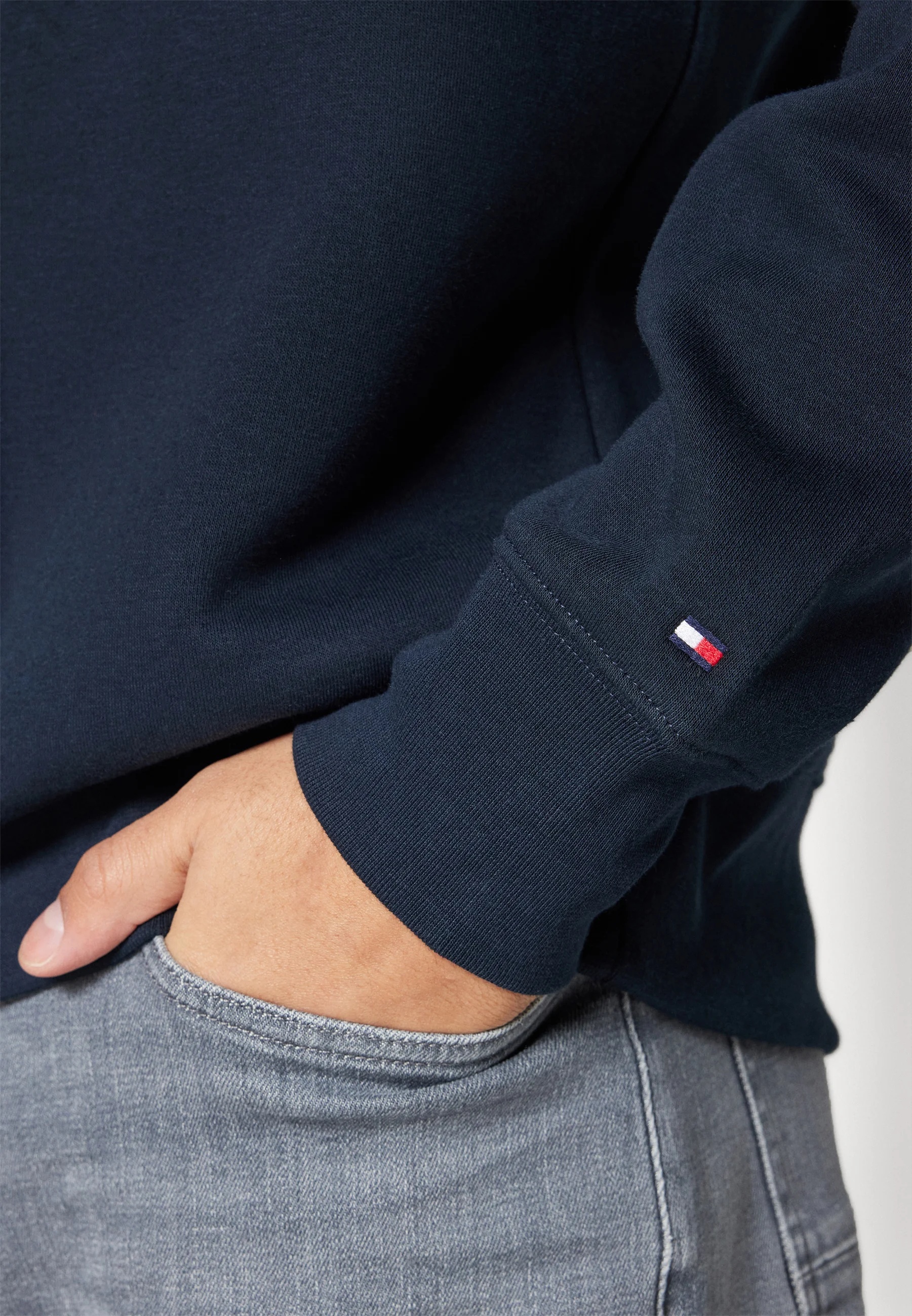 Sudadera Tommy Hilfiger EMBLEM CREWNECK