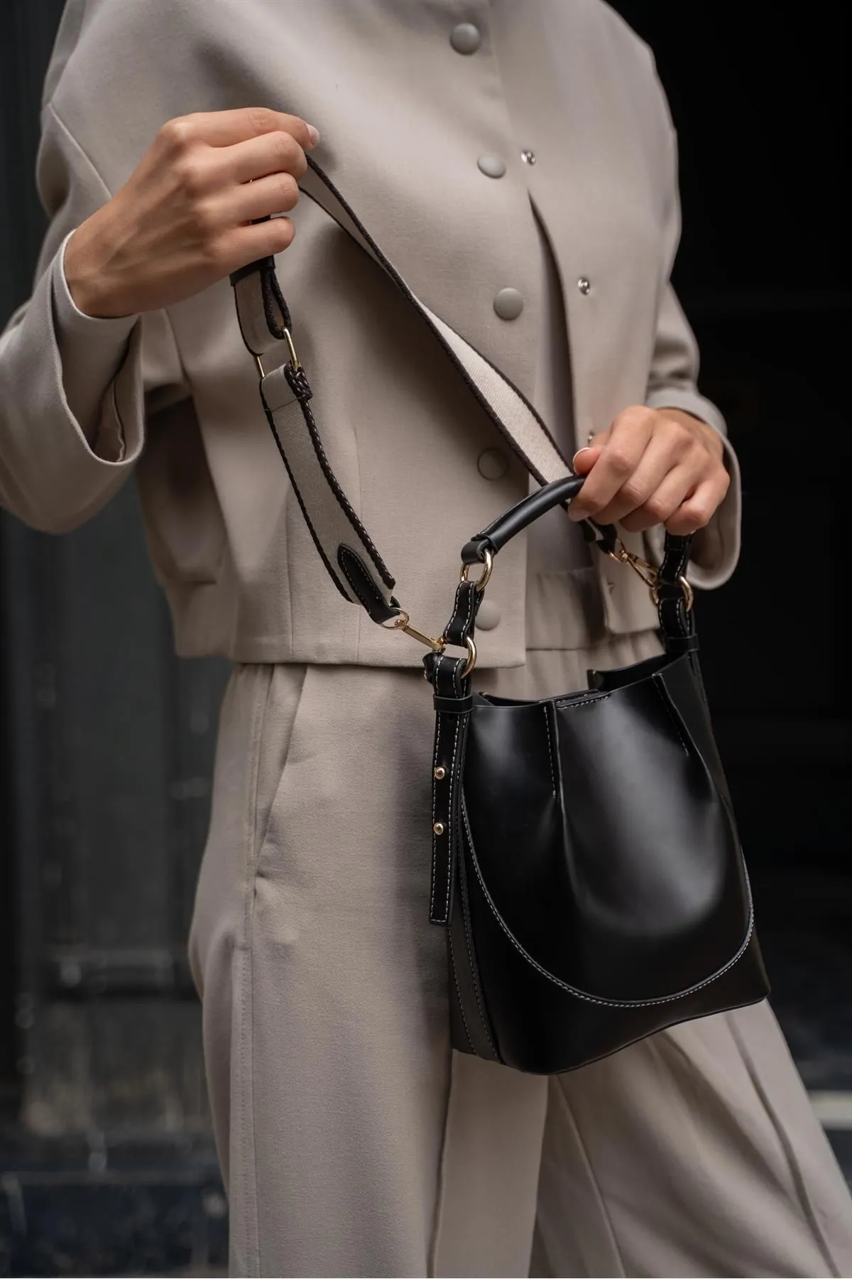 Madamra  Schwarze Damen-Beuteltasche mit oben genähtem Portemonnaie