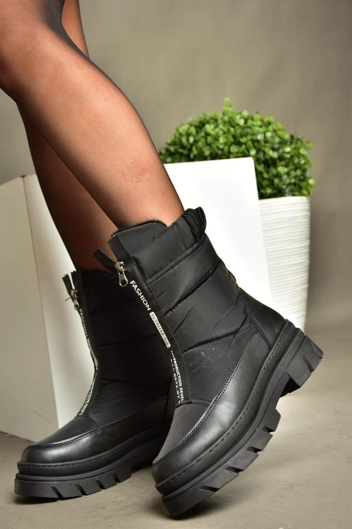 Fox Shoes  R820100704 Schwarze Stiefel aus Fallschirmstoff mit dicken Sohlen