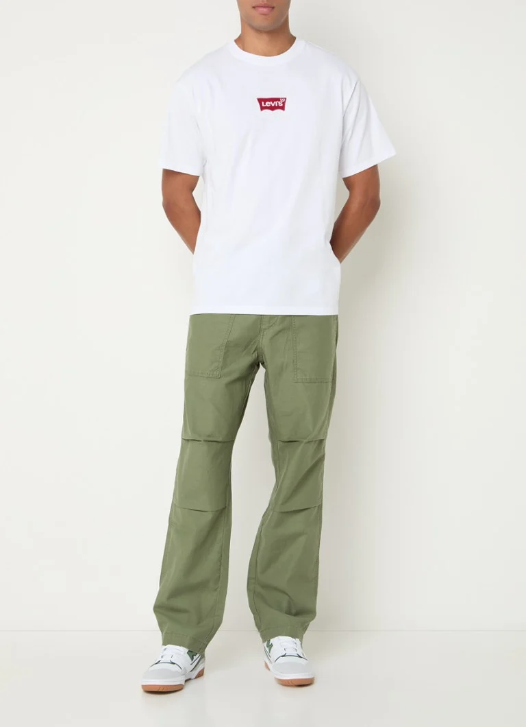 Pantaloni cargo Levi's cu croi larg și buzunare laterale
