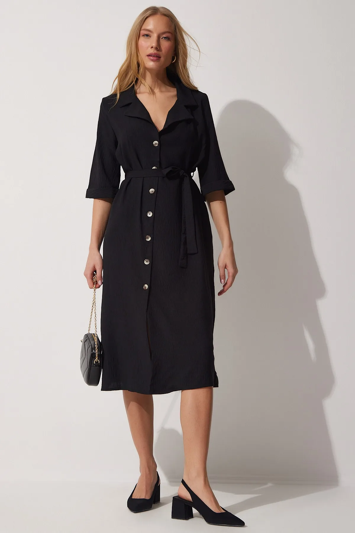 Happiness İstanbul  Schwarzes Sommer-Hemdkleid mit Gürtel für Damen MX00045