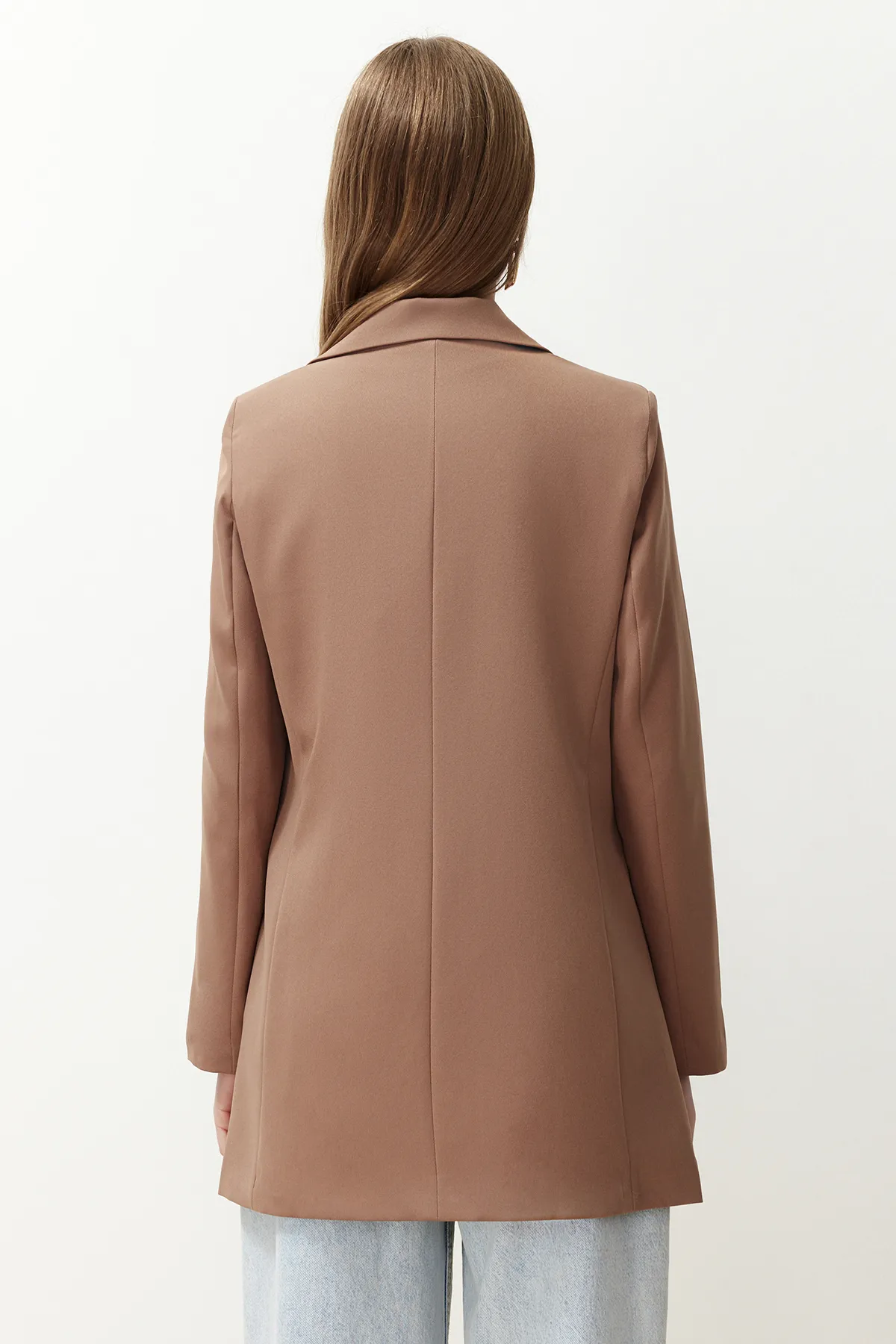 Trendyol Modest  Hellbraune, gewebte Blazerjacke mit Doppelknopfdetail, gefütterten Taschen TCTSS22CE0250
