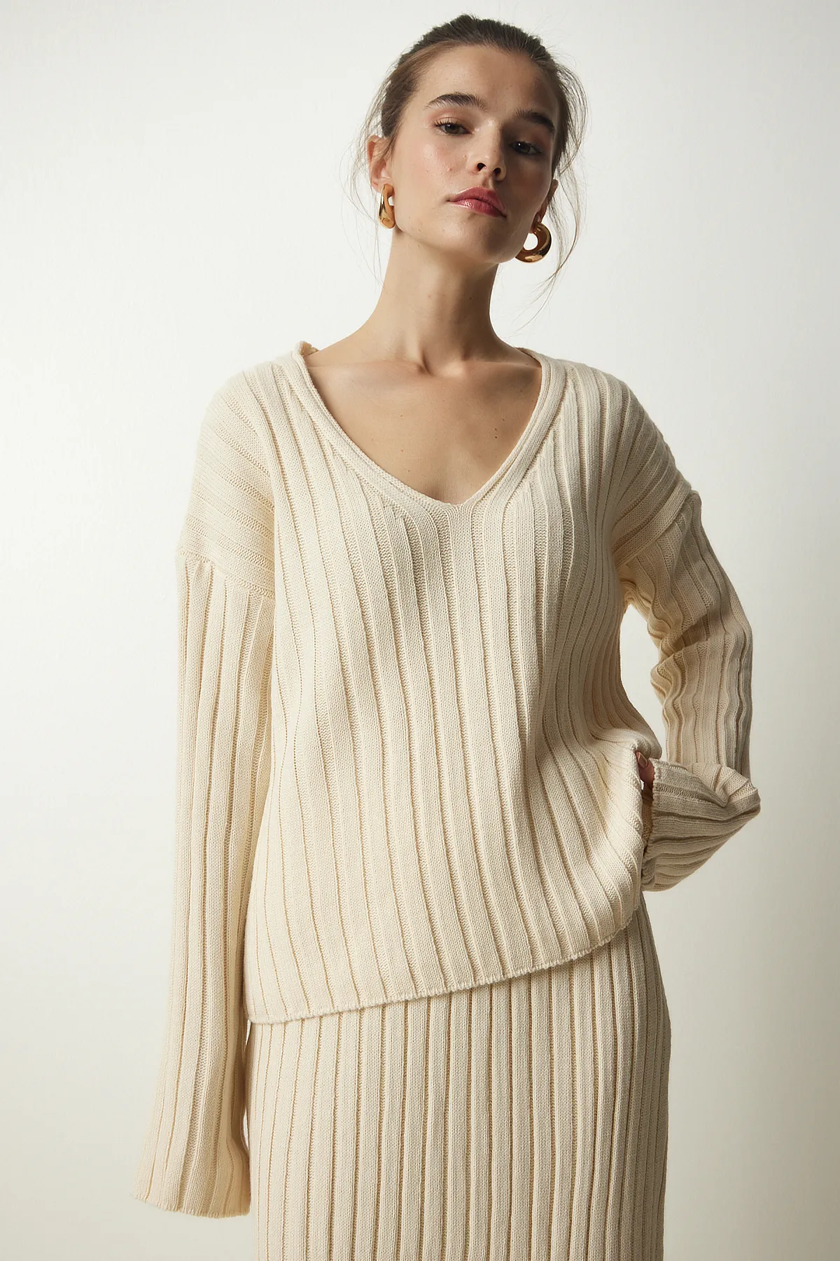 Happiness İstanbul  Cremefarbenes Strickset mit geripptem Pullover und Rock für Damen YY00188