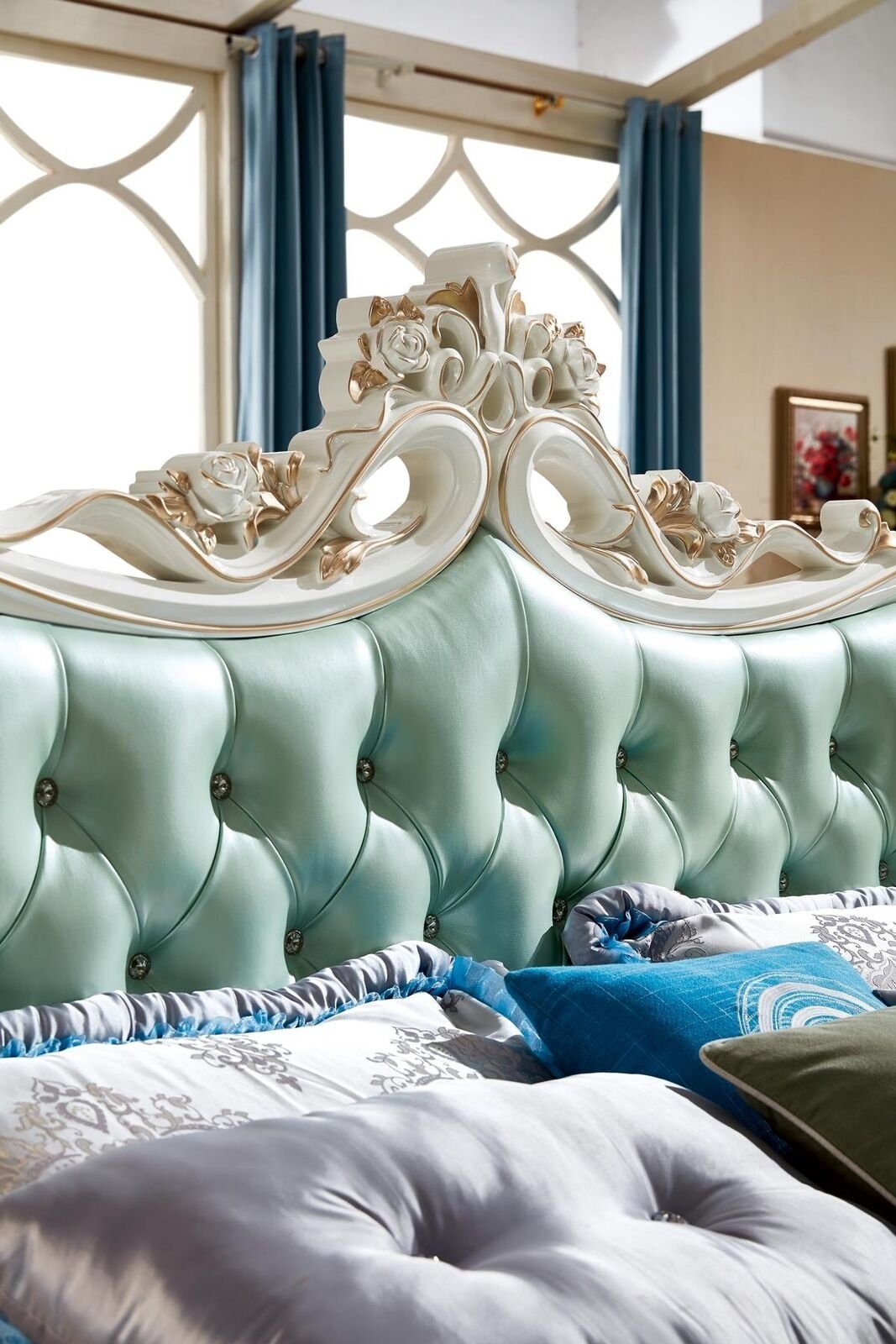 JVmoebel Bett Design Bett Schlafzimmer Blau Chesterfield Betten (Nur Bett), Holzschnitzerei, Mit Chesterfield-Knöpfen