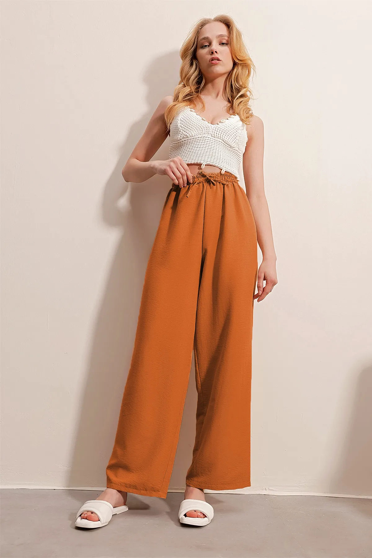 Trend Alaçatı Stili  Cinnamon Elastic Waist Relaxed Cut Aerobin-Hose für Damen