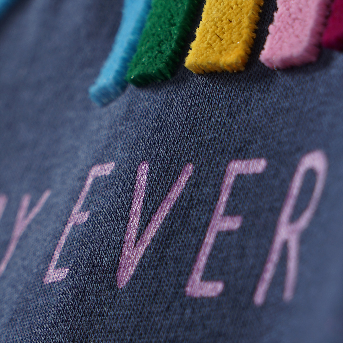 Mädchen Sweatshirt mit Regenbogen-Applikation