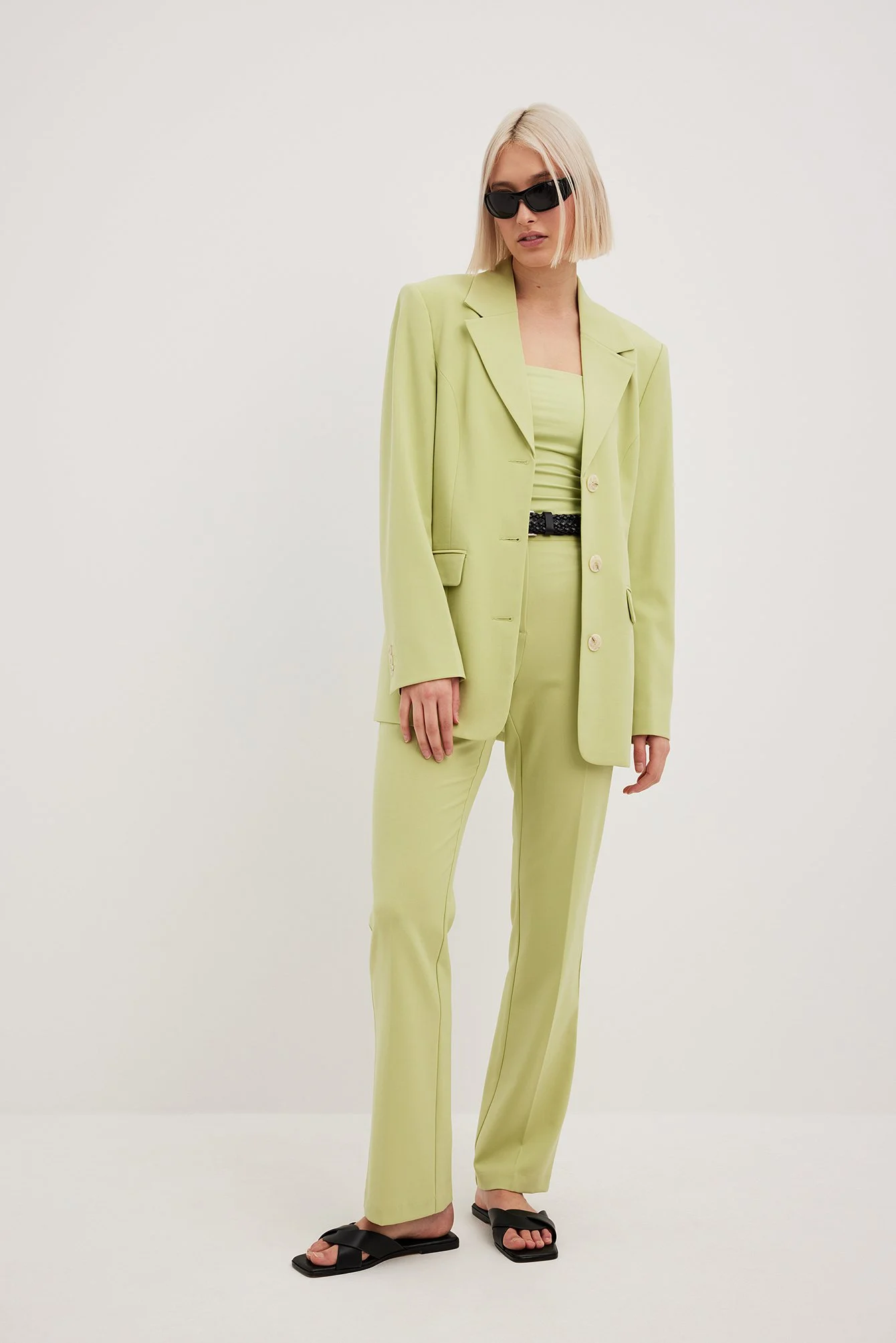 Enganliegende Schlaghose mit hoher Taille