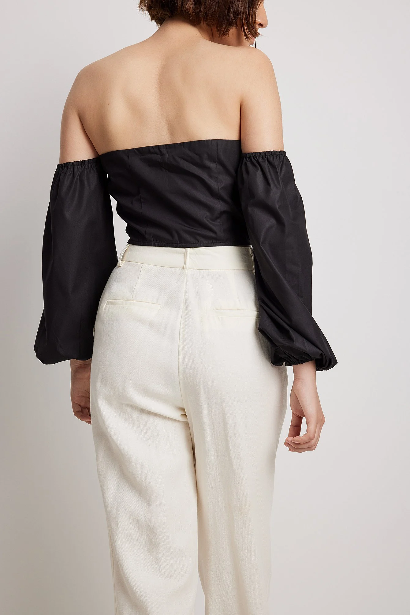 Bluse mit quadratischem Ausschnitt und geraffter Front
