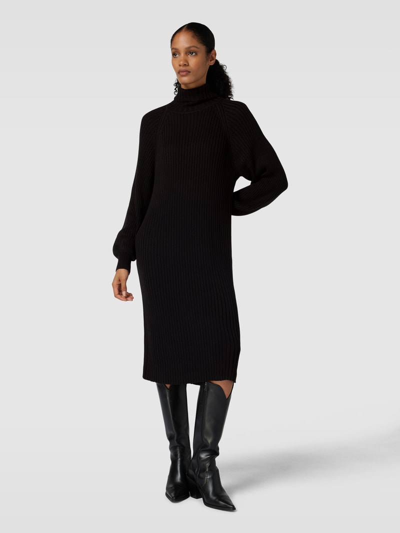 Knielanges Strickkleid mit Rollkragen Modell 'LINE' in schwarz