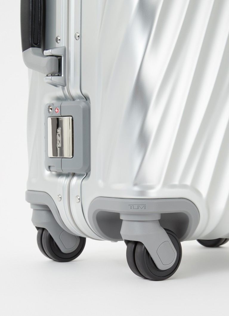 Tumi 19 grādu starptautiskais spineris 56 cm