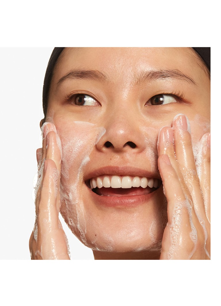 CLINIQUE All About Clean 2-in-1 sejas tīrīšanas līdzeklis + pīlinga želeja