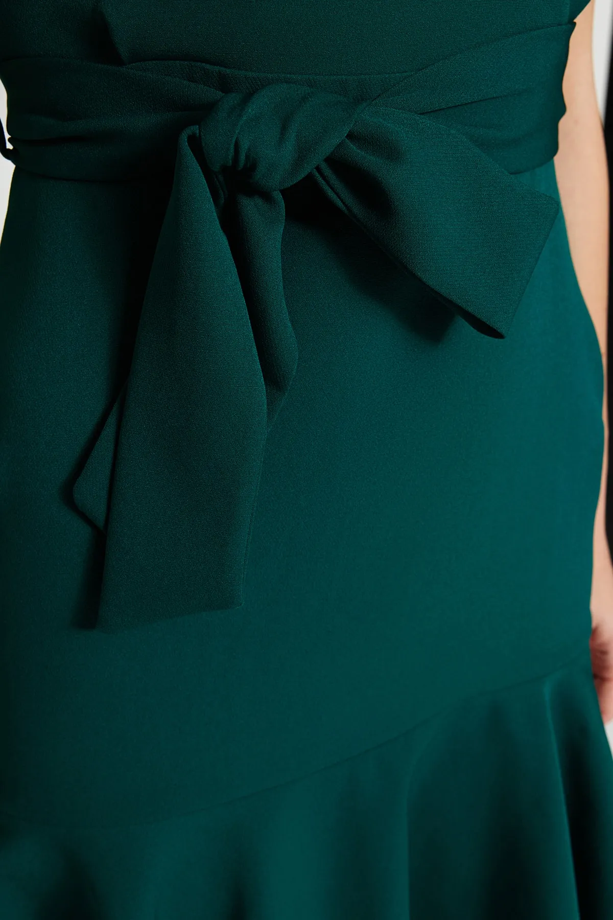 Trendyol Collection  Grünes Mini-Webkleid mit Gürtel und Rüschen, zweireihigem Kragen TWOSS20EL0944