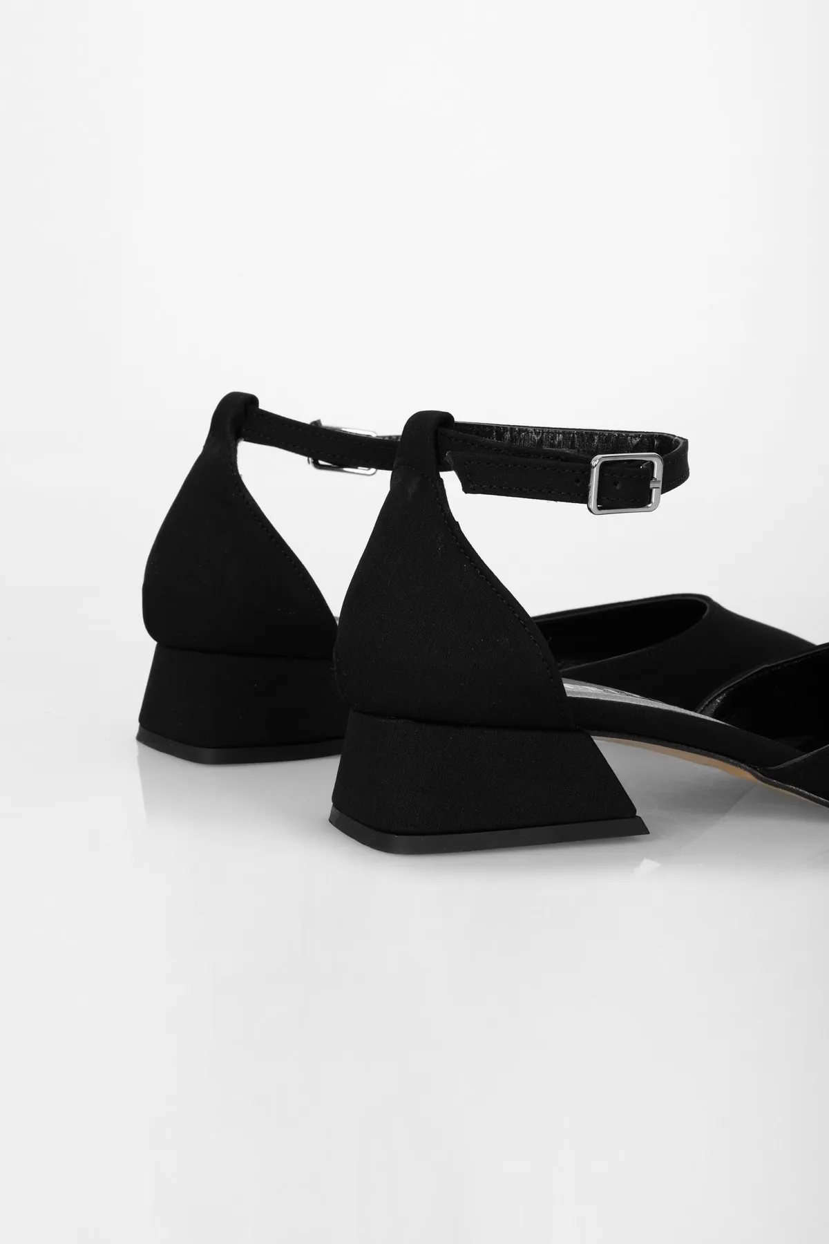 Shoeberry  Damen Ballerinas aus Satin in Schwarz
