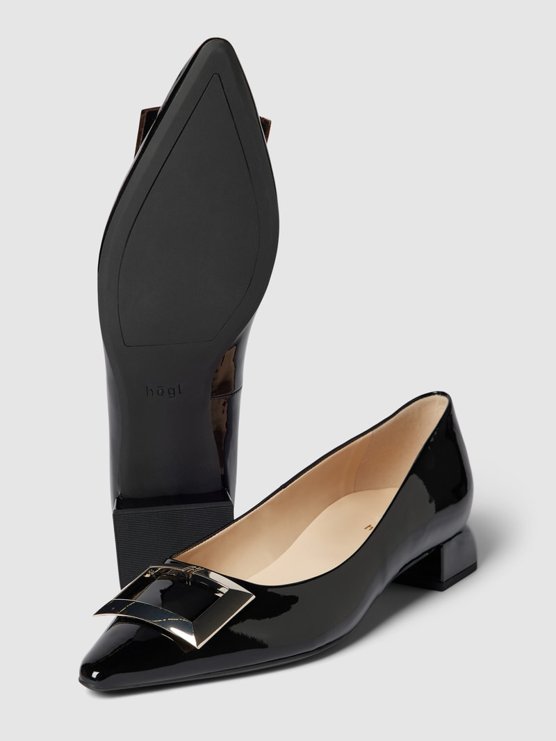 Ballerinas aus Leder mit Label-Detail Modell 'Pointed' in schwarz