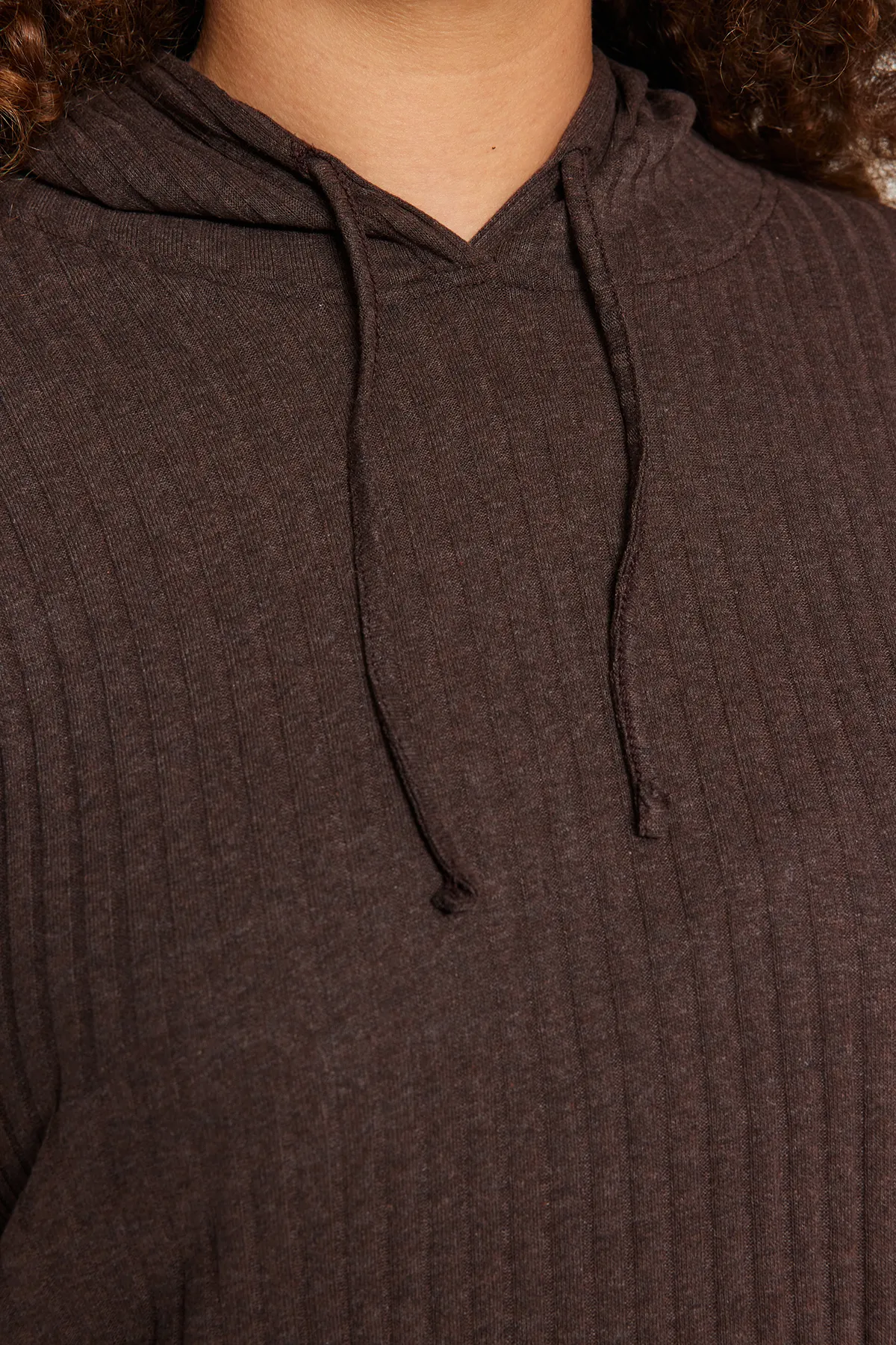 Trendyol Curve  Braunes, entspanntes Camisole-Set in Übergröße mit Kapuze und Oberteil TBBAW23CP00016