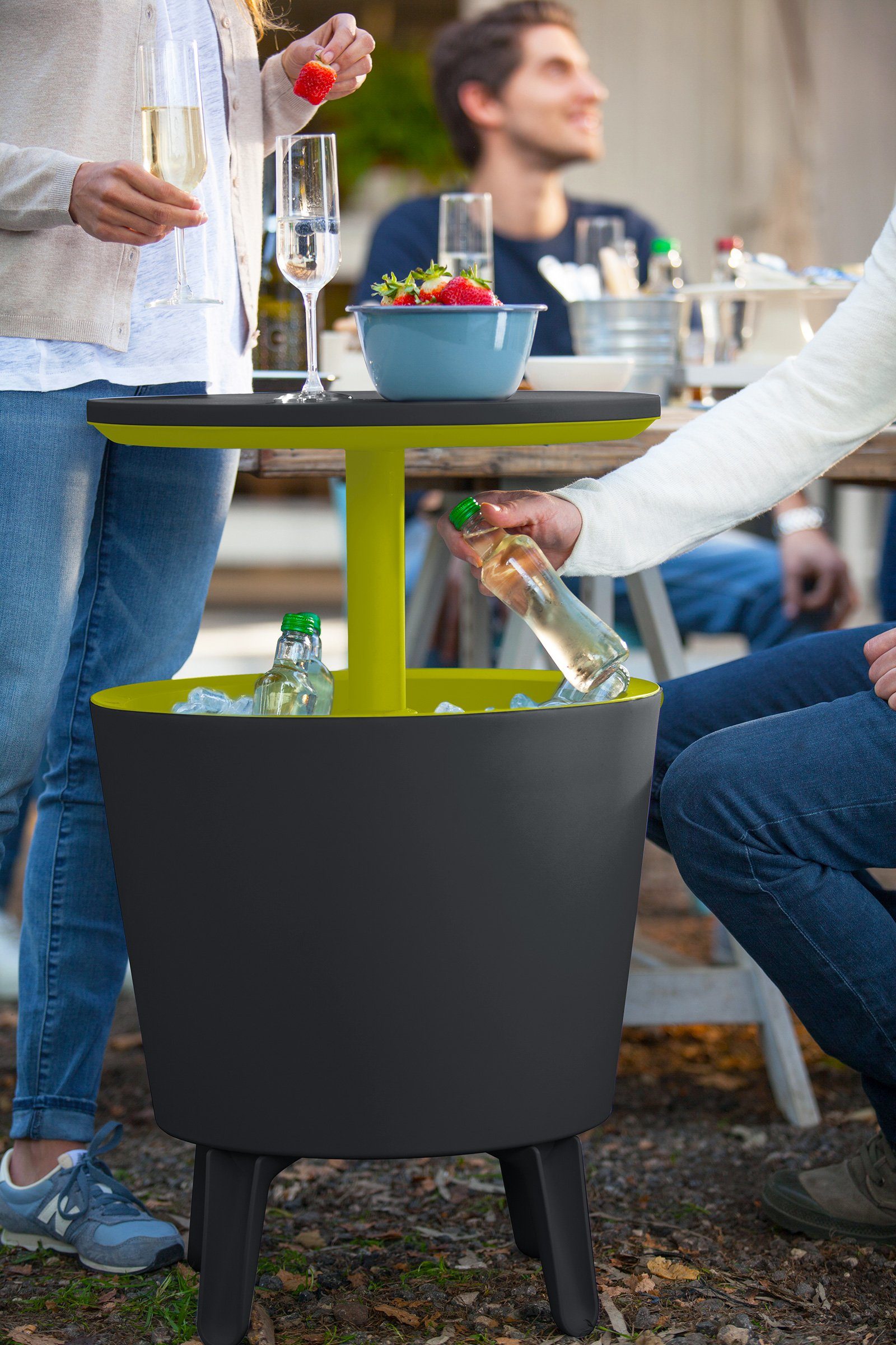 Keter Beistelltisch Cool Bar mit Kühlmöglichkeit, Partytisch Stehtisch, Bistrotisch, kühlt Getränke, ausziehbar, UV- und witterungsbeständig