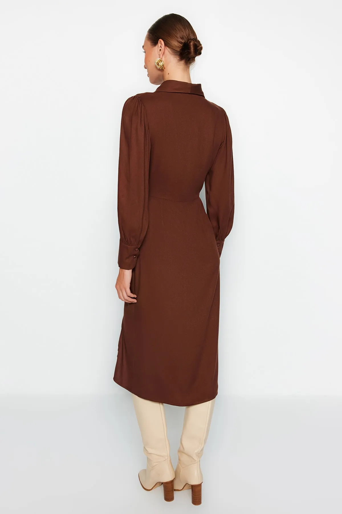 Trendyol Collection  Braunes Midi-gefüttertes Webkleid TWOAW21EL0230