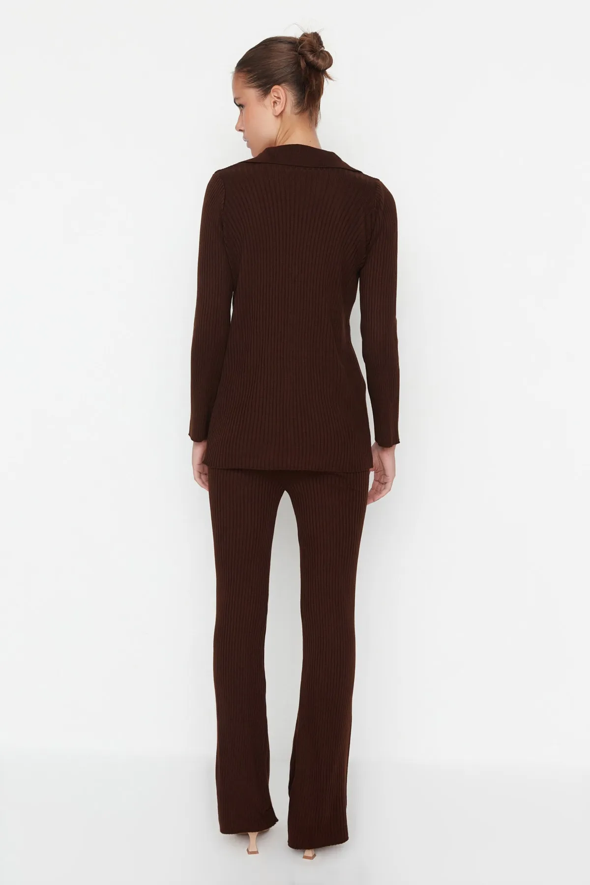 Trendyol Collection  Bitter Brown Basic Strickoberteil und -unterteil-Set mit Polokragen TWOAW23AU00007