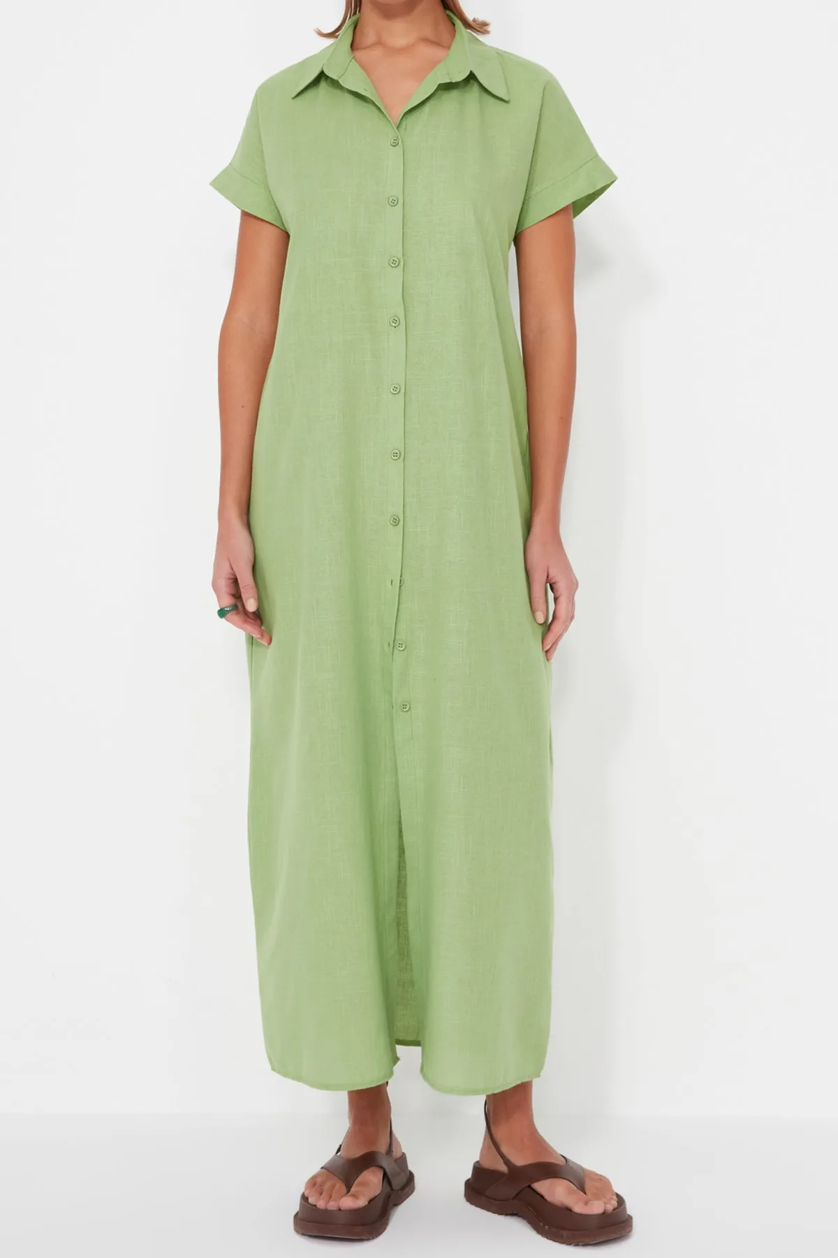 Trendyol Collection  Grünes, weit geschnittenes Maxi-Strandkleid aus 100 % Baumwolle TBESS23EL00094
