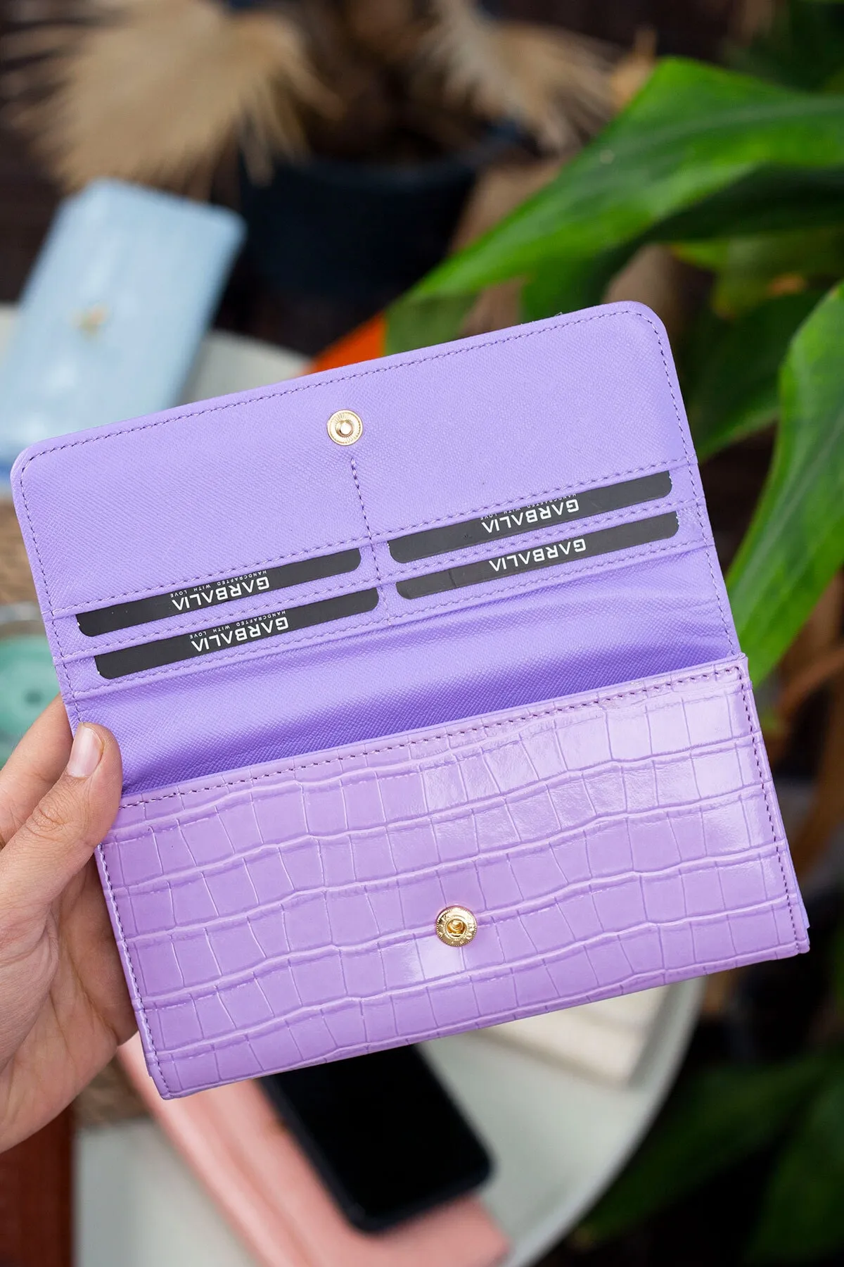 Garbalia  Lady Technological Leder-Krokodilmuster. Stilvolle fliederfarbene Damenbrieftasche mit großem Kartenhalter und Münzfach