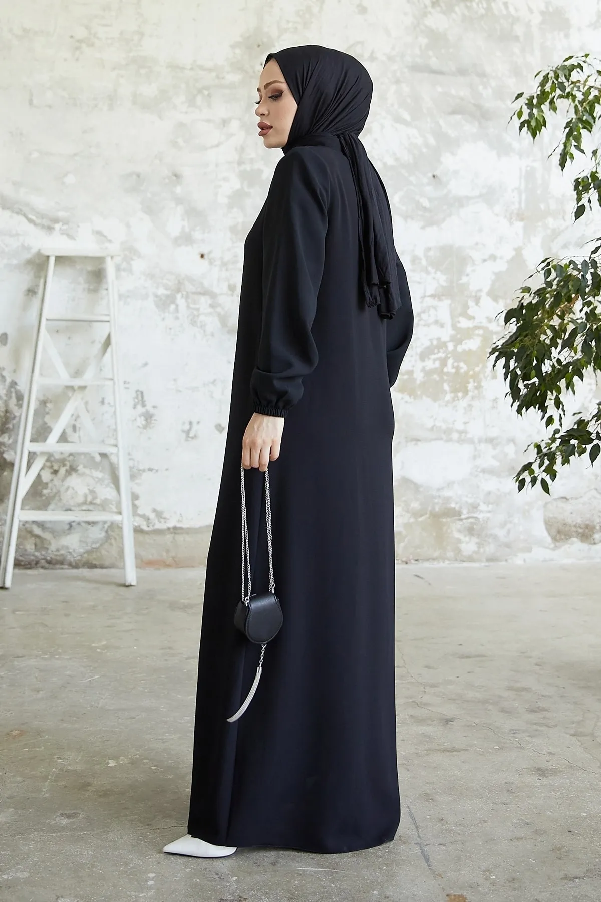 InStyle  Abaya mit Spitzenkragen und versteckter Knopfleiste – Schwarz