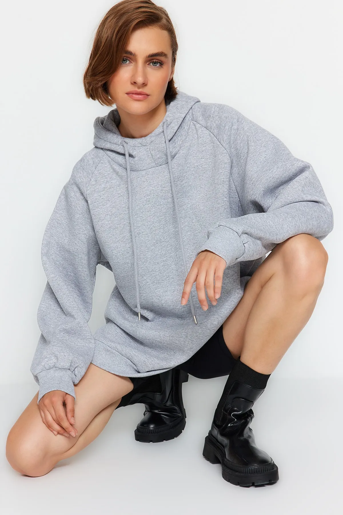 Trendyol Collection  Graues Oversize-Sweatshirt aus Rippstrick mit Kapuze