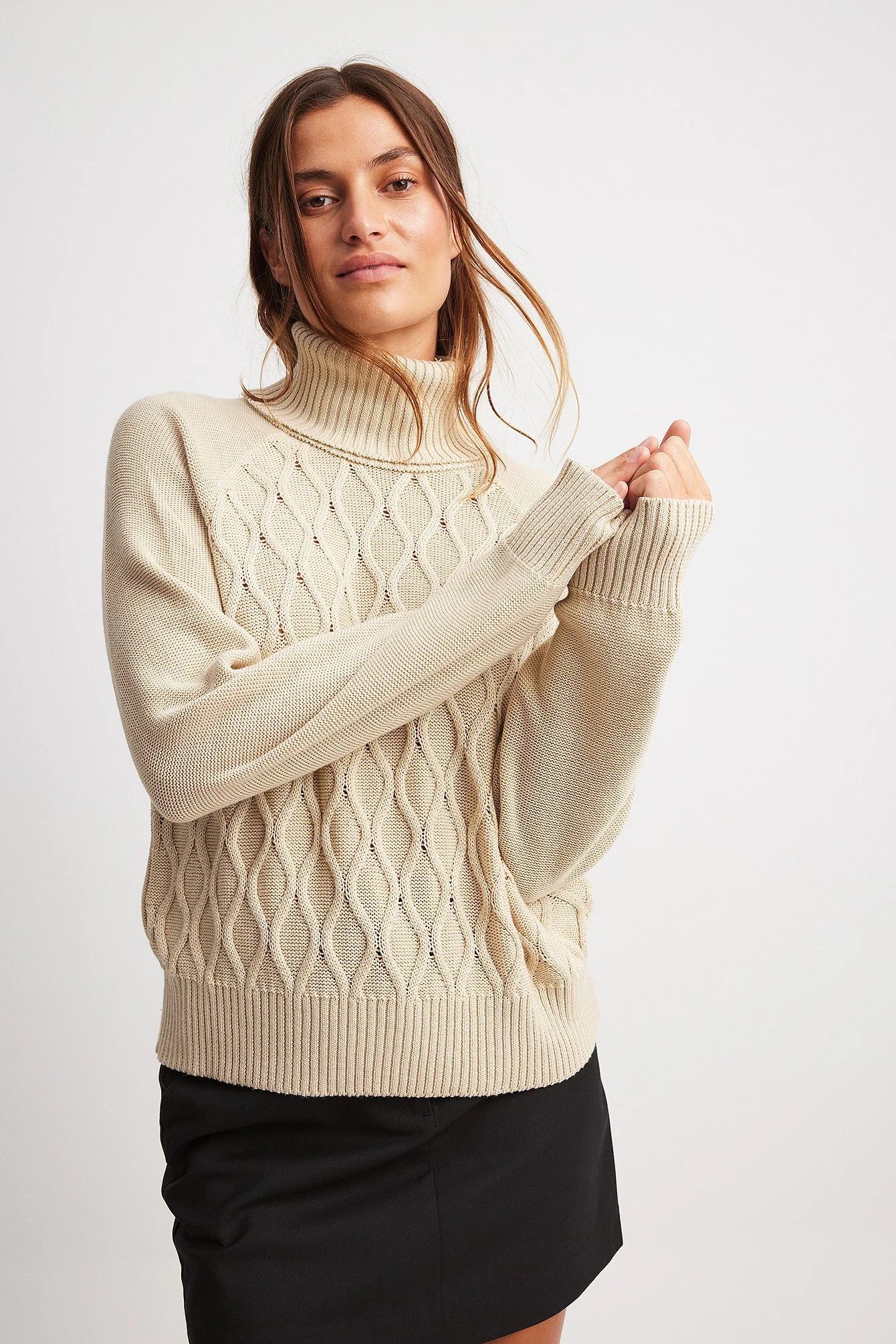 Strickpullover mit Rollkragen und Zopfmuster