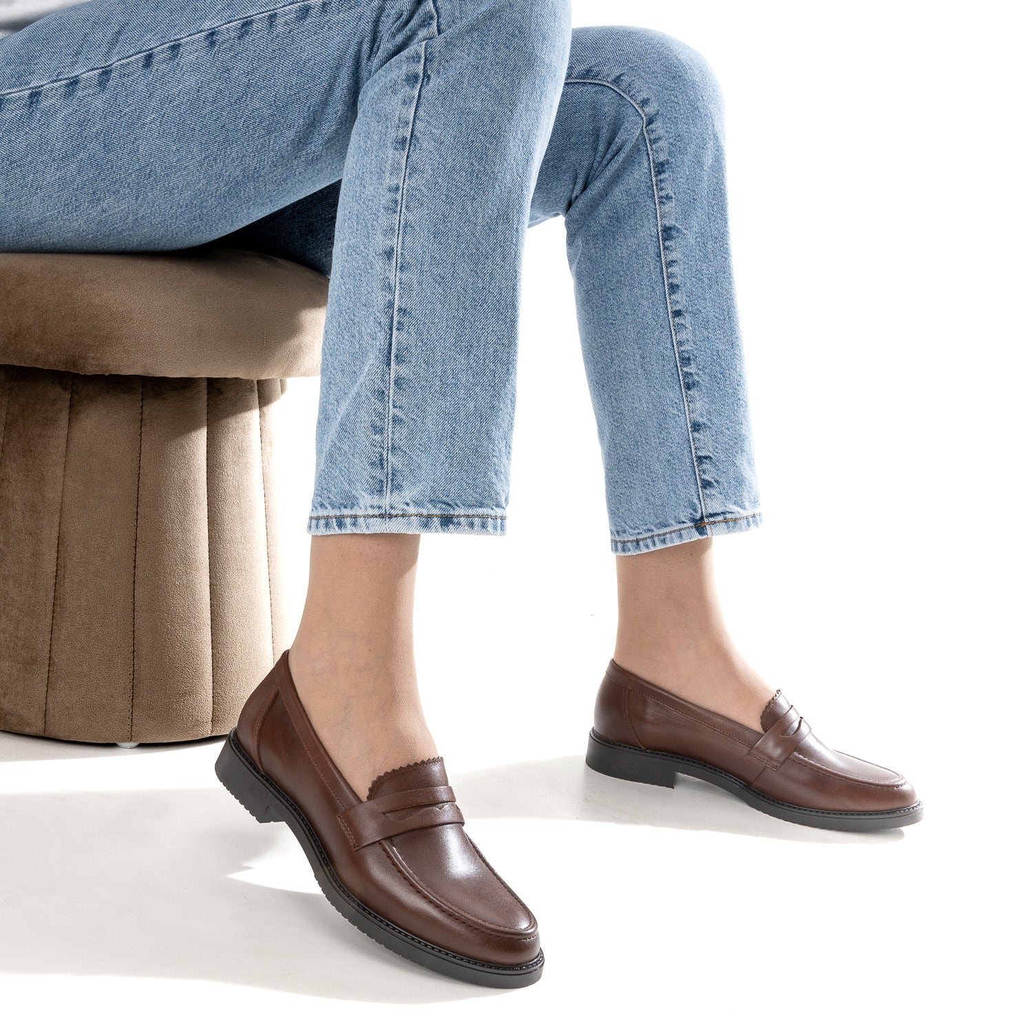 Mocassin marron éco-conçu en cuir bord cranté