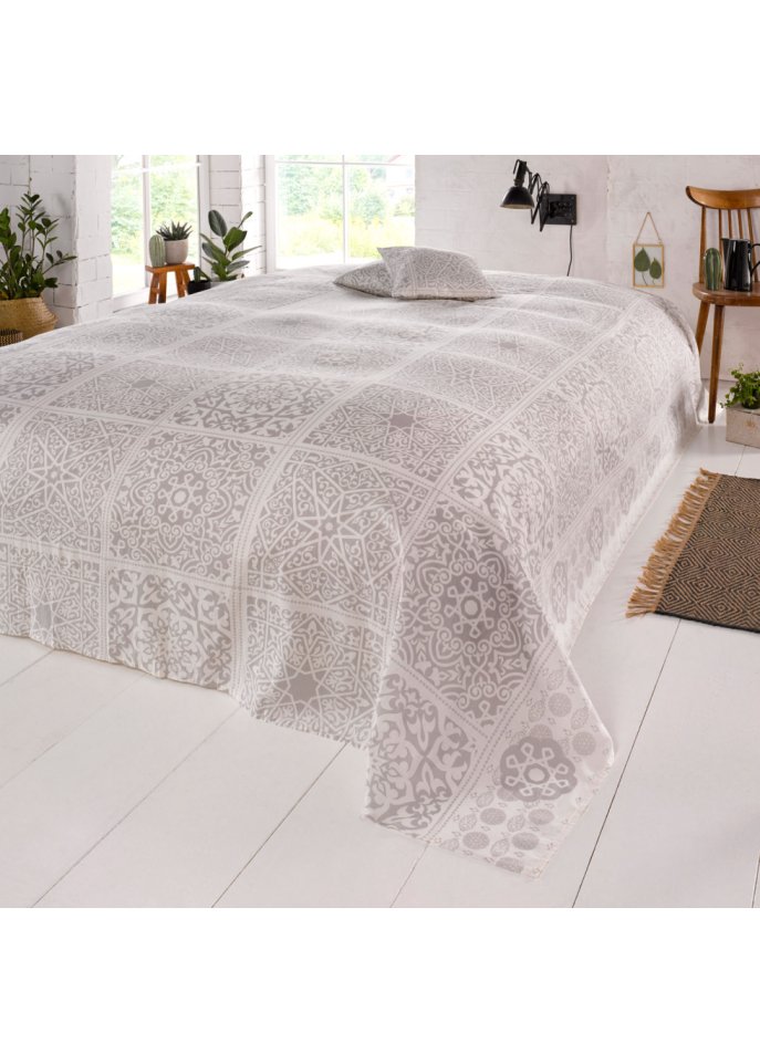Tagesdecke mit Ornamenten