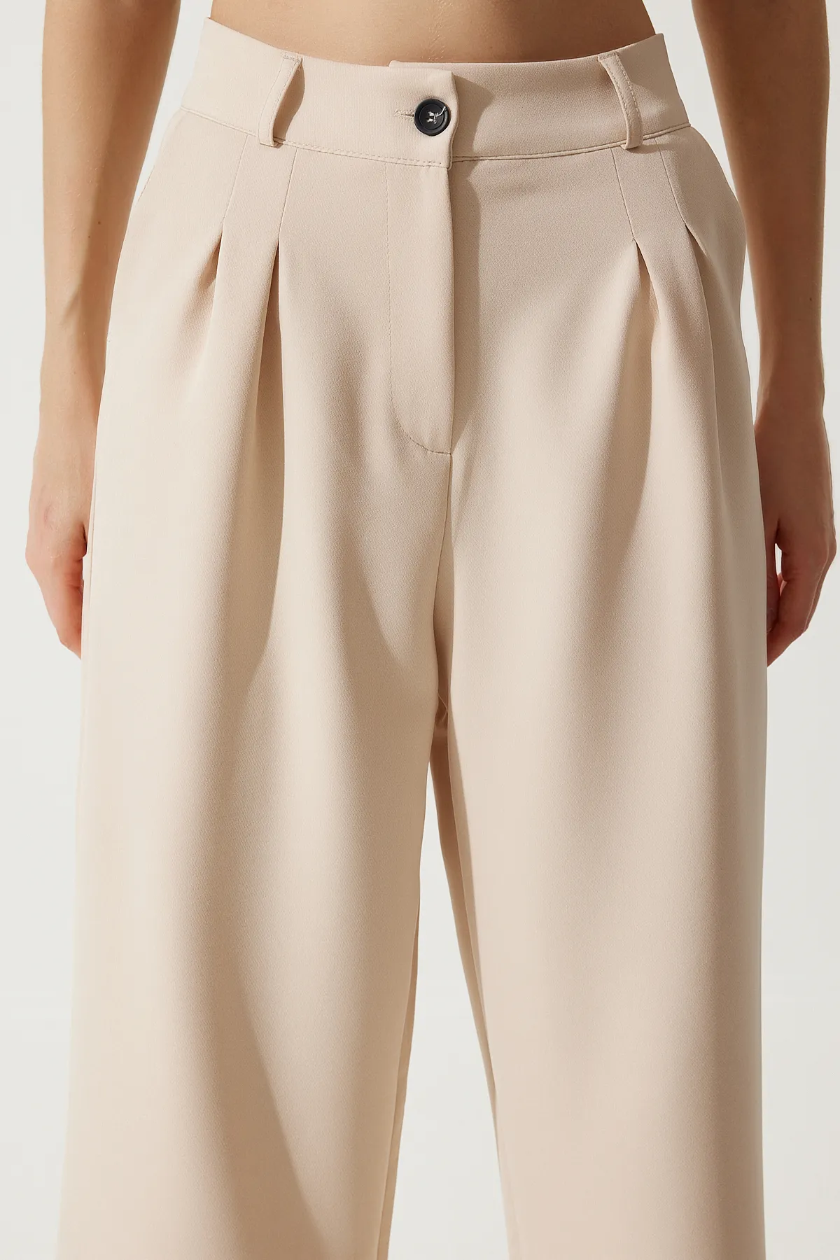 Happiness İstanbul  Cremefarbene, maskuline Webhose mit weitem Bein für Damen HG00001