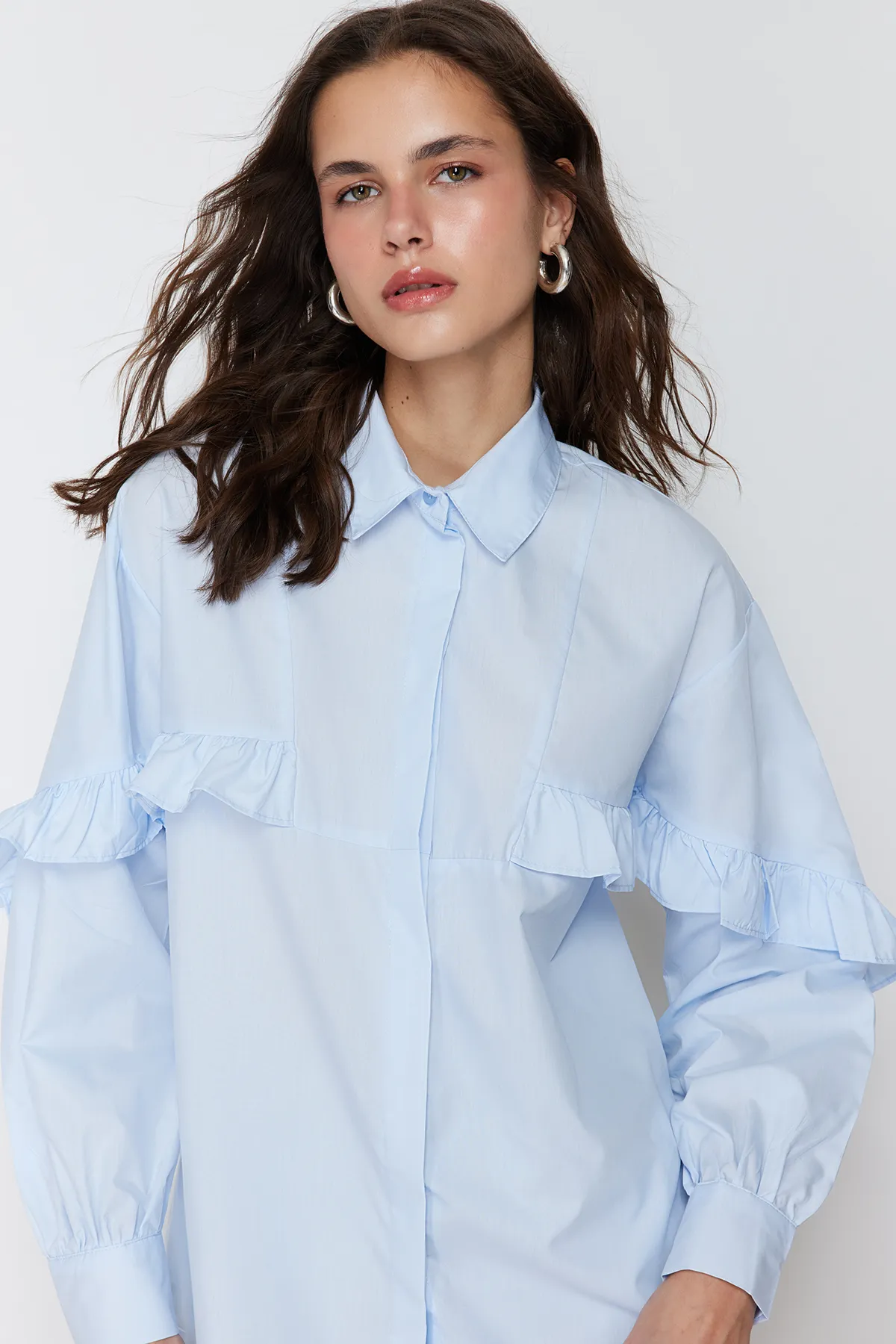 Trendyol Modest  Blaues Hemd aus gewebter Baumwolle mit Rüschendetail TCTSS24TG00019