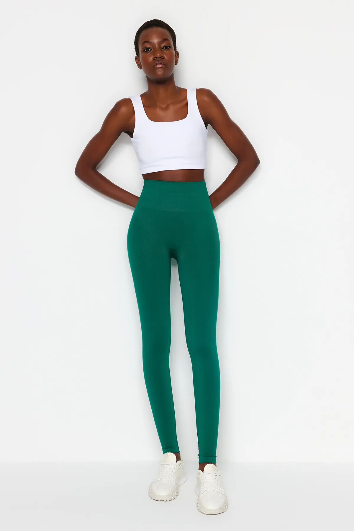 Trendyol Collection  Dunkelgrüne, nahtlos/nahtlos geraffte, gestrickte Sportstrumpfhose in voller Länge TWOAW23TY00027