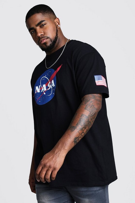 Plus T-Shirt mit lizenziertem NASA Ärmel-Print
