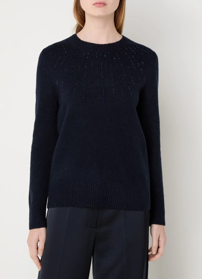 Maglione Gerry Weber in pregiata maglia di misto lana, impreziosito da strass.