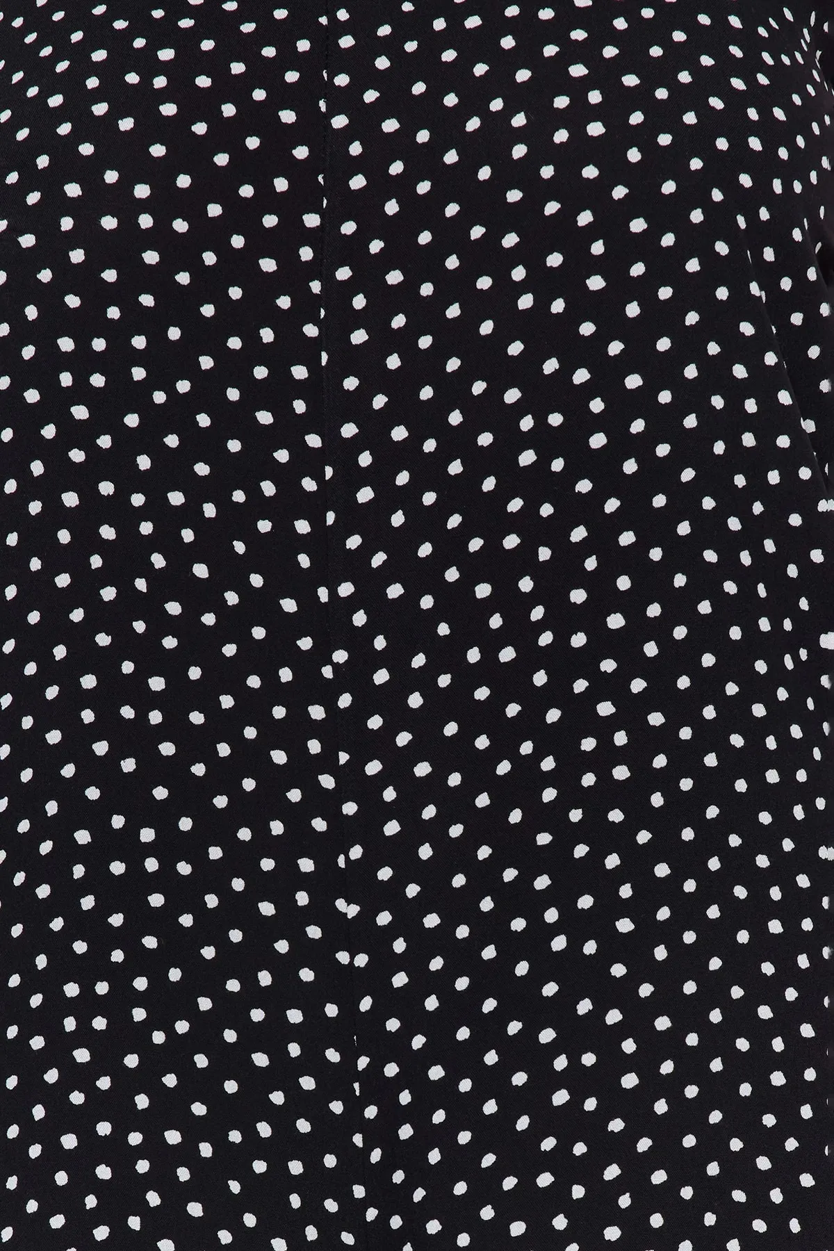 Trendyol Curve  Schwarzer, gewebter Overall mit Blumenmuster TBBSS23BG00002