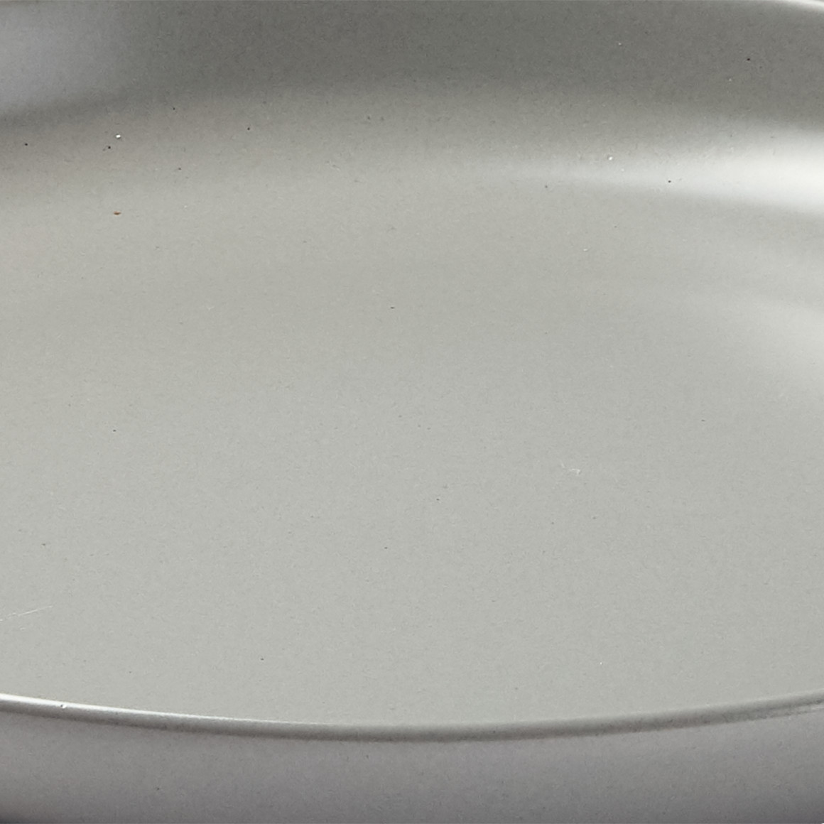 Großer Teller in matter Optik