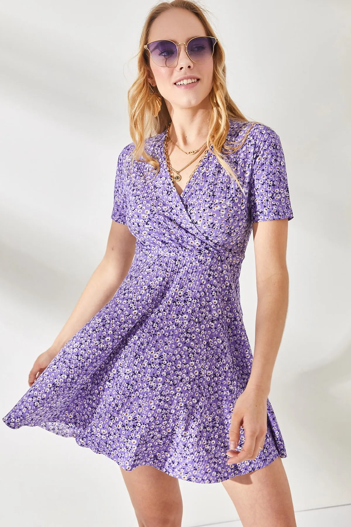 Olalook  Lilafarbenes Little Daisy Zweireihiges, ausgestelltes Kleid mit Kragen für Damen ELB-19001846