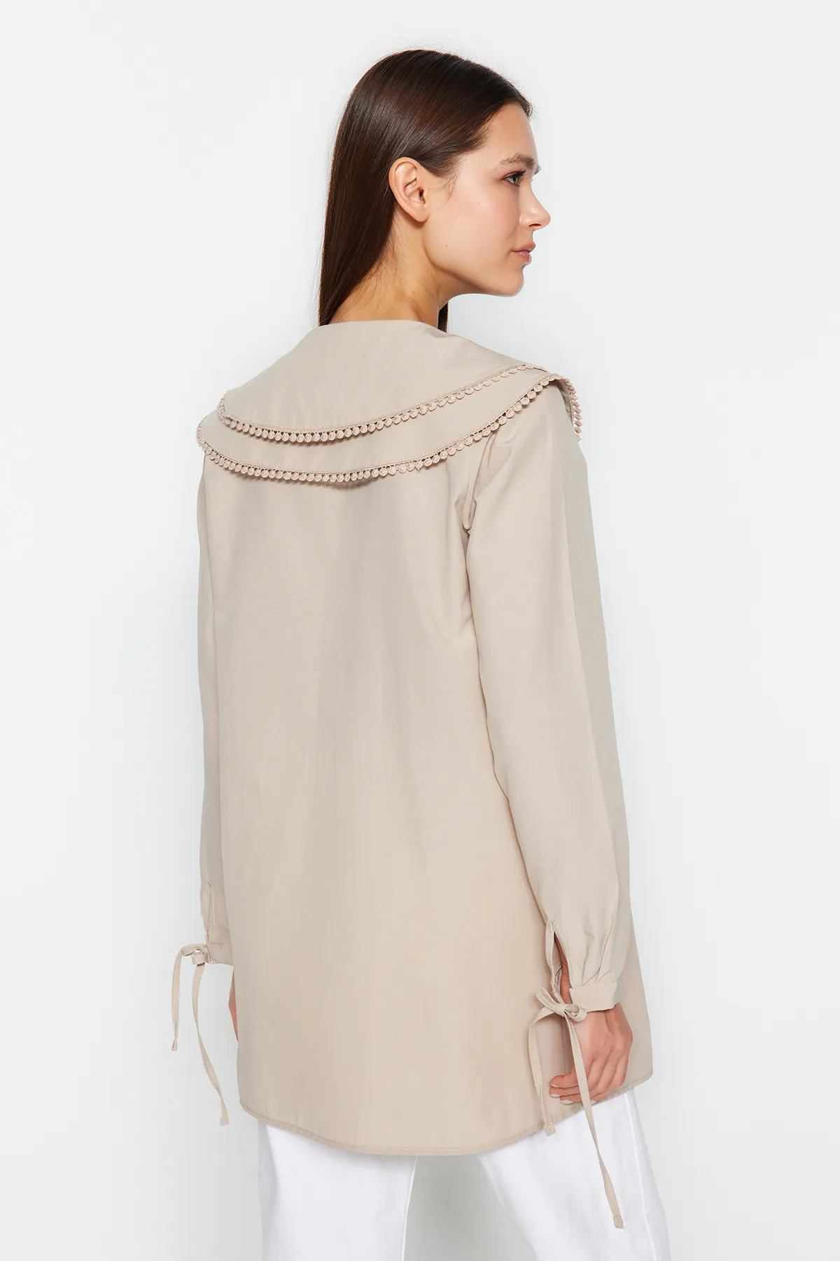 Trendyol Modest  Gewebtes Hemd mit Steinkragen und Bommeldetails TCTSS22GO0335