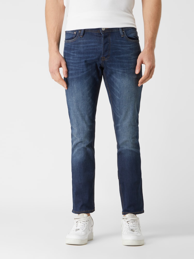 Jeans mit rückseitigem Label-Patch in jeans