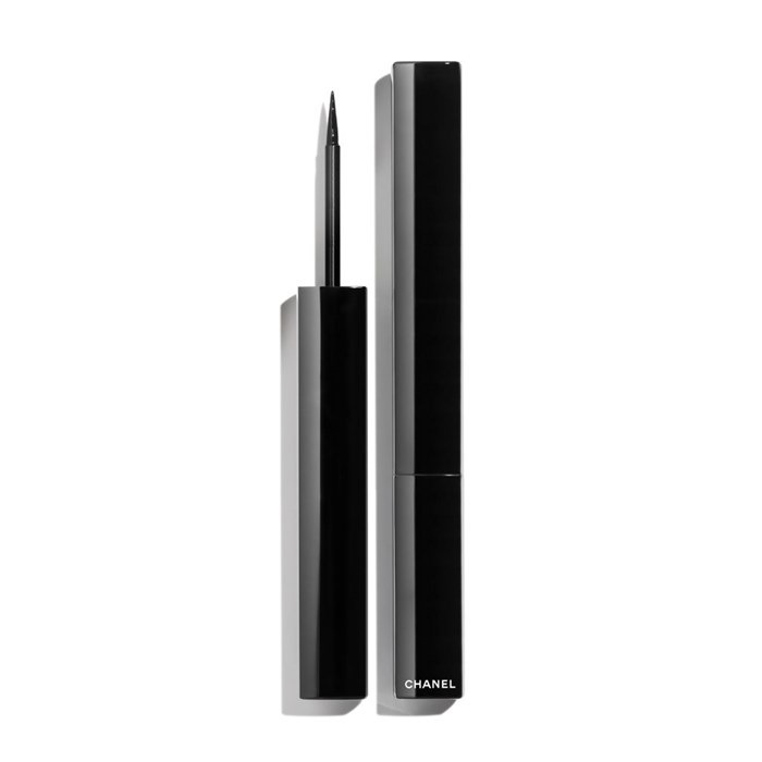 HOCHPRÄZISER FLÜSSIGER EYELINER - LANGANHALTEND UND WASSERFEST