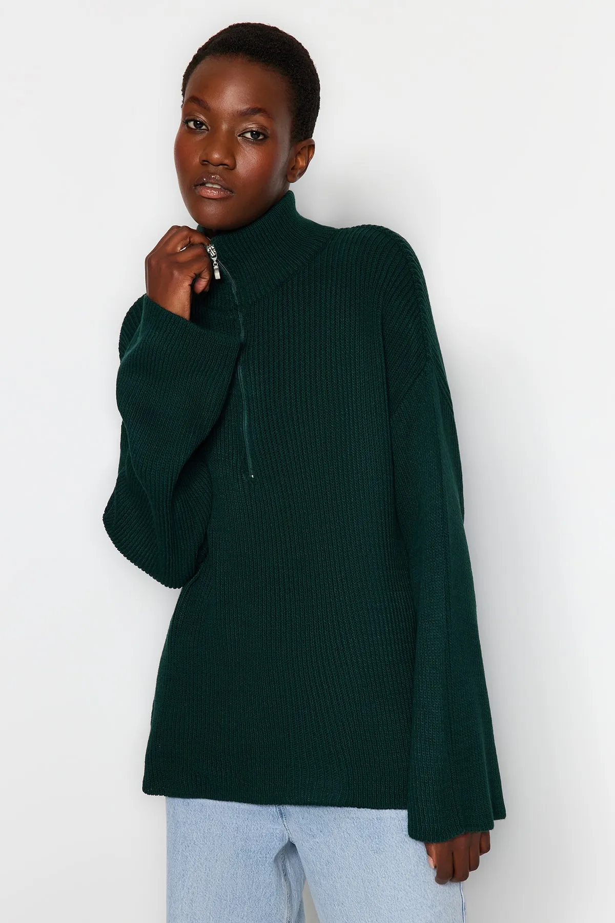 Trendyol Collection  Smaragdgrüner Strickpullover mit Reißverschluss und Stehkragen in weiter Passform TWOAW24KZ00507