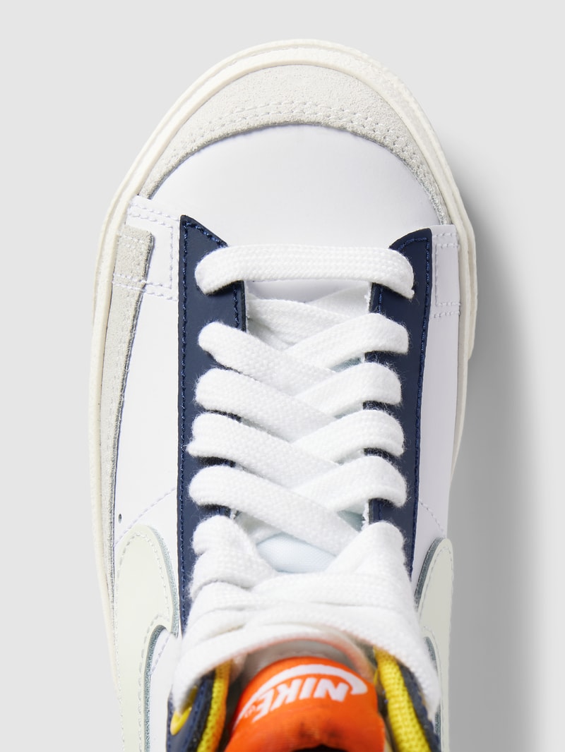 High Top Sneaker aus Leder mit Label-Details Modell 'BLAZER' in weiß
